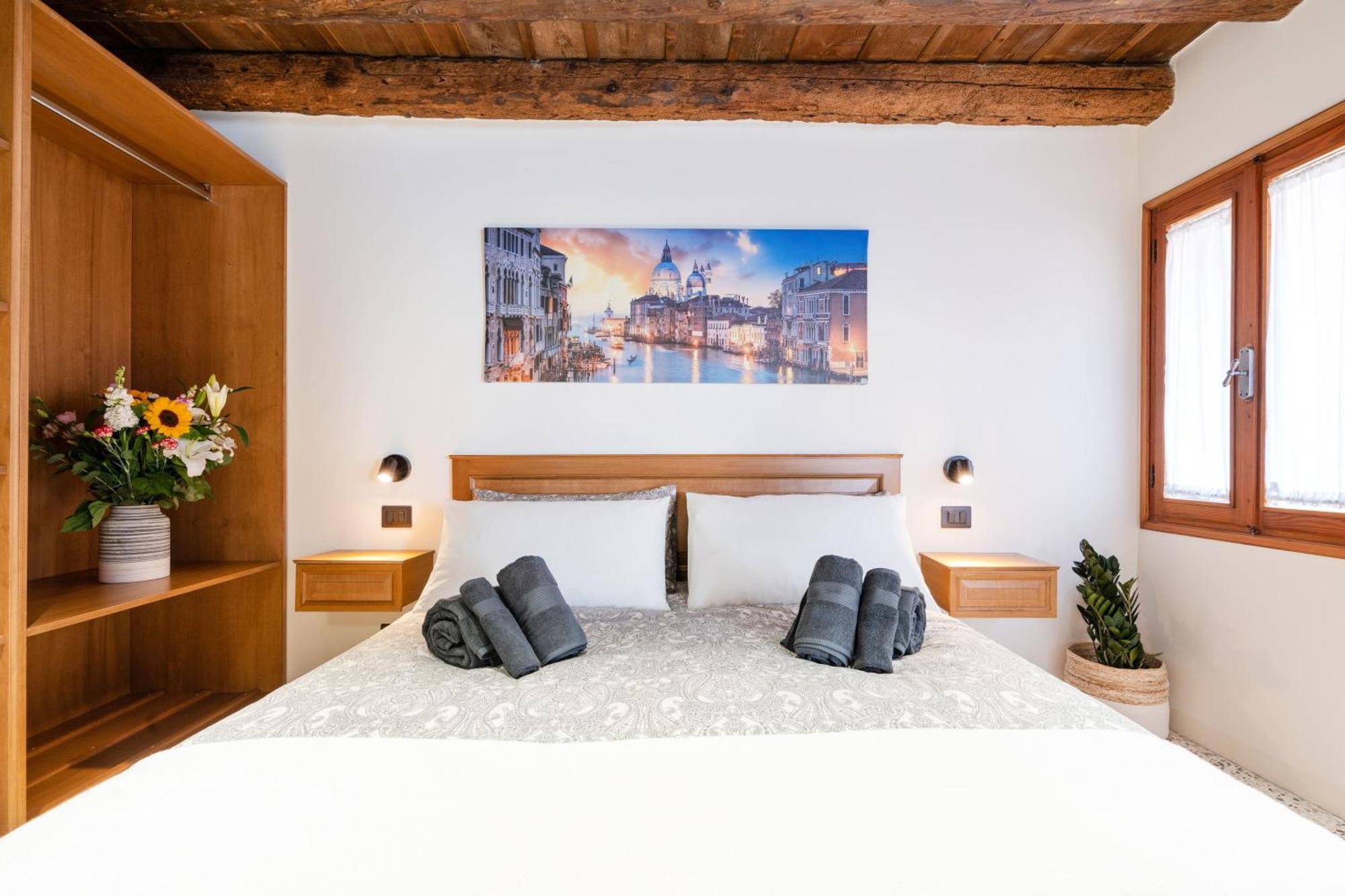 Intera Palazzina Al Centro Di * Venice