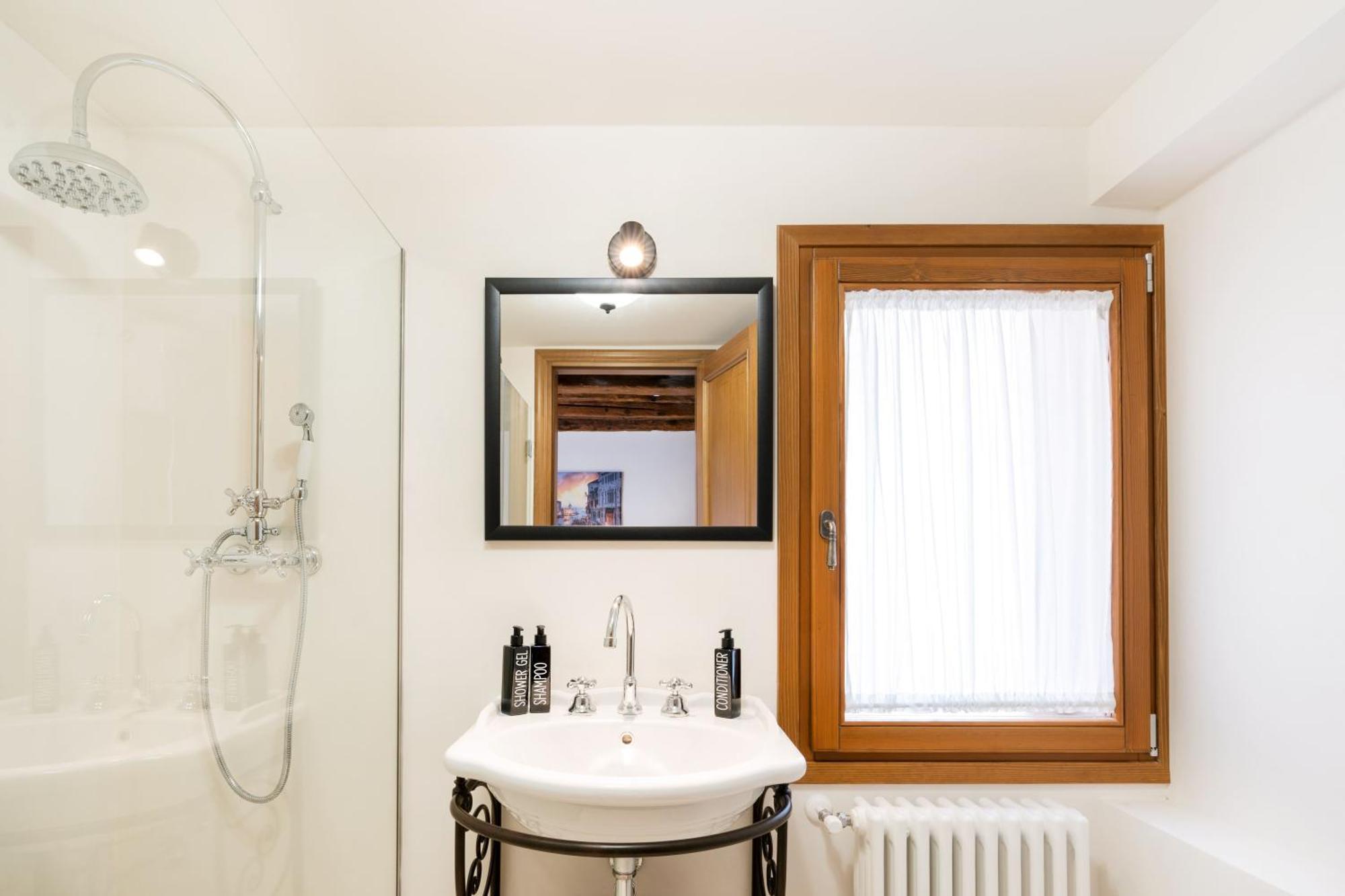 Intera Palazzina Al Centro Di Venice