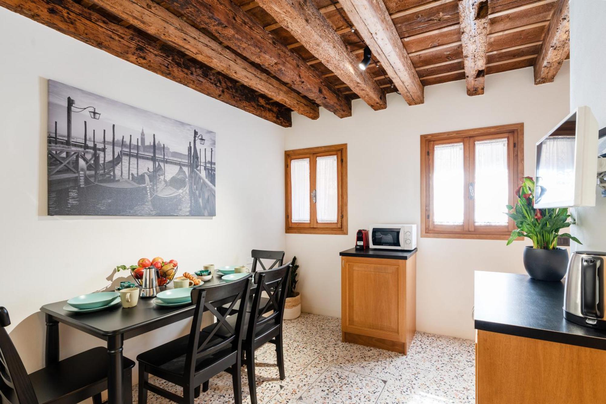 Intera Palazzina Al Centro Di * Venice
