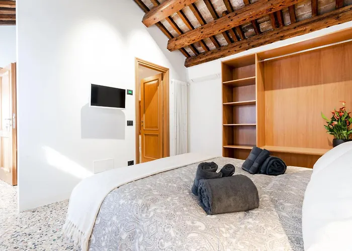 Intera Palazzina Al Centro Di Venezia